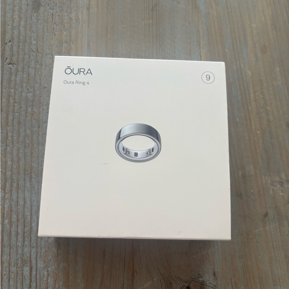 Oura Ring 4 in Shiny Silver size 9